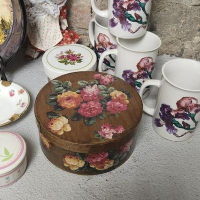 Sale Photo Thumbnail #325: Floral lot - spoons, little dolls....so much stuff