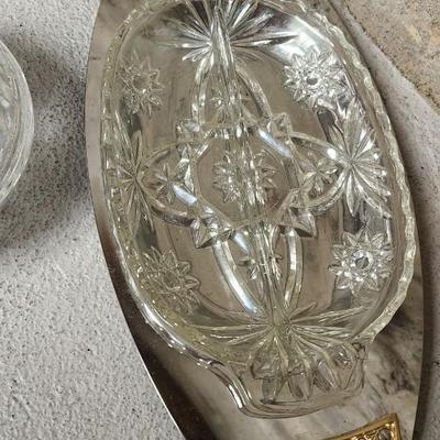 Sale Photo Thumbnail #350: Neat covered cake plate, a.couplempiecea of Anchor Hocking Early American Presscut