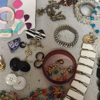 Sale Photo Thumbnail #388: Mixed lot of misc jewelry