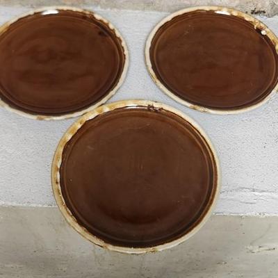 Sale Photo Thumbnail #404: Mixed lot of Hull brown drip glaze and unmarked drip glaze