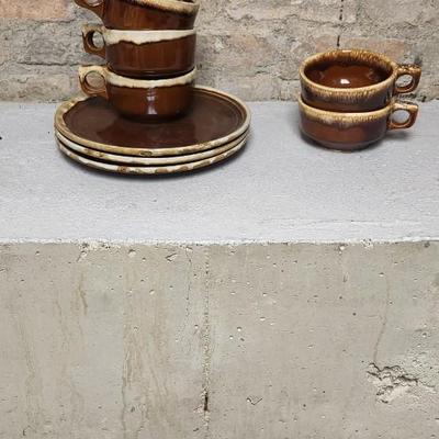 Sale Photo Thumbnail #396: Mixed lot of Hull brown drip glaze and unmarked drip glaze