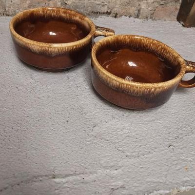 Sale Photo Thumbnail #397: Mixed lot of Hull brown drip glaze and unmarked drip glaze