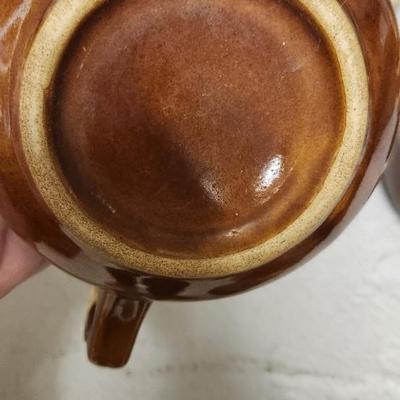 Sale Photo Thumbnail #402: Mixed lot of Hull brown drip glaze and unmarked drip glaze