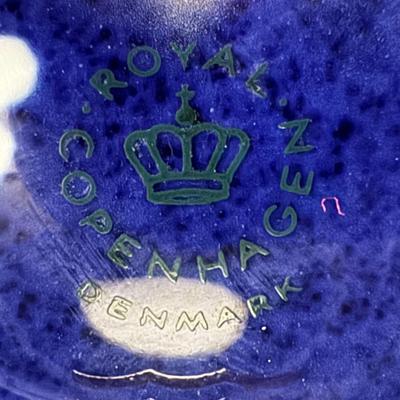 Sale Photo Thumbnail #238: This piece is blue with yellow and white flowers. The finding is marked “925.” There are no obvious chips or cracks. Measurement: 2.5”H x 2.25”W. Pre-auction estimate: $100-$150. [JP]