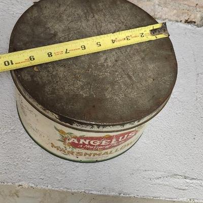 Sale Photo Thumbnail #414: Neat old marshmallow tin - In very used condition but notice the cracker Jacks branding on it as well as the Good Housekeeping Seal :D