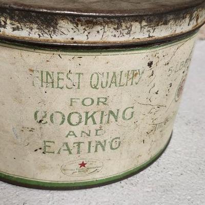Sale Photo Thumbnail #419: Neat old marshmallow tin - In very used condition but notice the cracker Jacks branding on it as well as the Good Housekeeping Seal :D