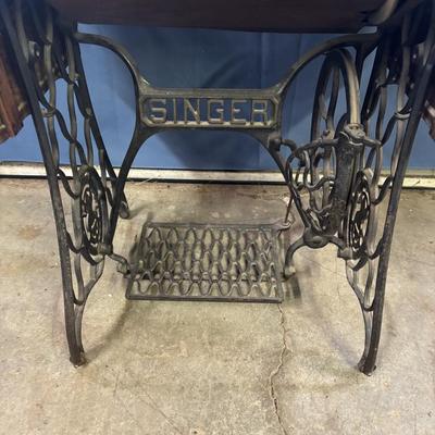 Singer Sewing Machine in Cabinet