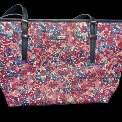 Sale Photo Thumbnail #323: Includes Nine West, Coach, Braciano, and more. Total of four pieces. Styles include wristlet, clutch, and more. There is age related wear, with no signs of serious damage or staining. Pre-auction estimate: $50-$100. [JP]