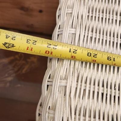 Sale Photo Thumbnail #526: Notice the damage to the small chair and the top of the wicker