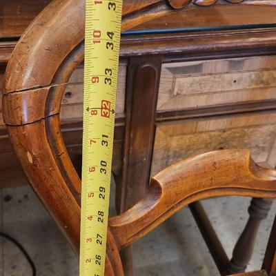 Sale Photo Thumbnail #522: Notice the damage to the small chair and the top of the wicker