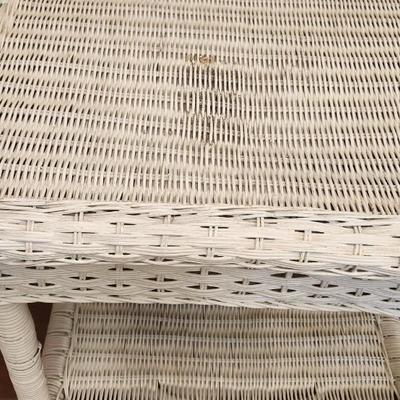 Sale Photo Thumbnail #527: Notice the damage to the small chair and the top of the wicker