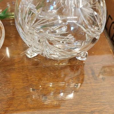 Sale Photo Thumbnail #542: Large lot of bowls/crystal pieces. Some are chippy
