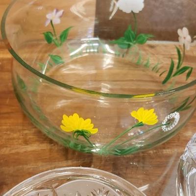 Sale Photo Thumbnail #539: Large lot of bowls/crystal pieces. Some are chippy