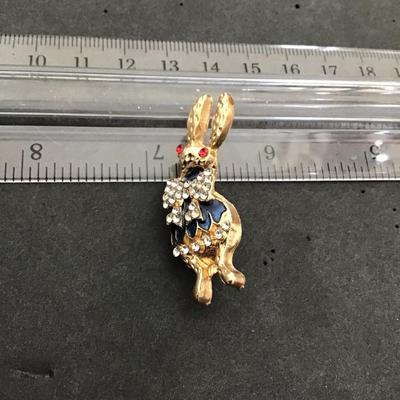 Sale Photo Thumbnail #122: Very nice gold tone Easter Bunny w rhinestone’s brooch 
Please see attached photos