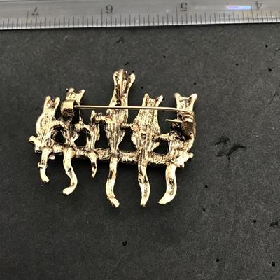 Sale Photo Thumbnail #131: Very cute cat fashion brooch 
Please see attached photos