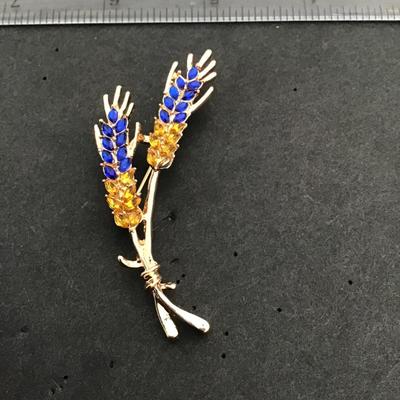 Sale Photo Thumbnail #144: Very nice multi color rhinestone Fashion Brooch 
Please see attached photos