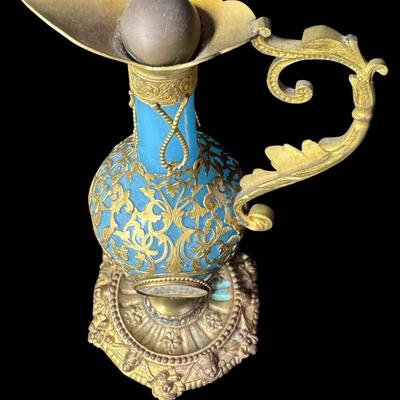 Sale Photo Thumbnail #386: This has gilt bronze mounts. The plastic cover is missing off one of the photos. Measurement: 10.5”H. Pre-auction estimate: $100-$200. [JP]