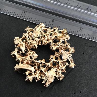 Sale Photo Thumbnail #159: Beautiful Pink rhinestone Fashion Brooch 
Please see attached photos