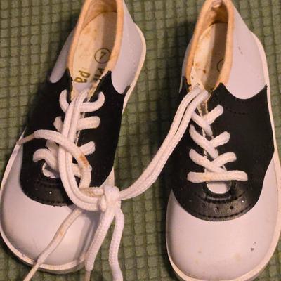 LOT 20: Child Size 1950s Skirt Set with Saddle Shoes