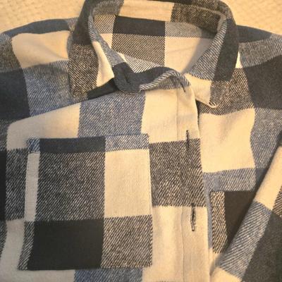 LOT 26: Women's Flannel Shirts Sz. 3X