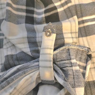 LOT 27: Women's Plus Size Jeans, Sleeveless Checked Shirt and 2 Flannel Shirts