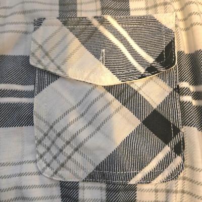 LOT 27: Women's Plus Size Jeans, Sleeveless Checked Shirt and 2 Flannel Shirts