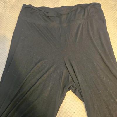 LOT 28: Women's Lounge Pants. 2 Long Sleeve Shirts, and 2 Pairs of Slippers