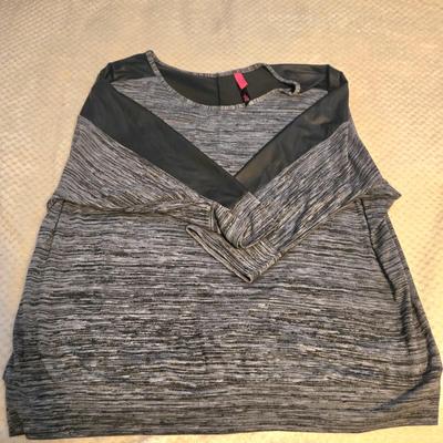 LOT 28: Women's Lounge Pants. 2 Long Sleeve Shirts, and 2 Pairs of Slippers