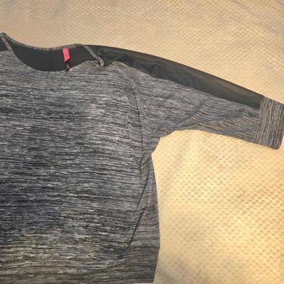 LOT 28: Women's Lounge Pants. 2 Long Sleeve Shirts, and 2 Pairs of Slippers