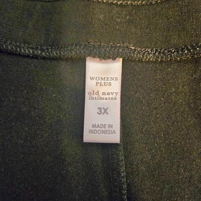 LOT 28: Women's Lounge Pants. 2 Long Sleeve Shirts, and 2 Pairs of Slippers