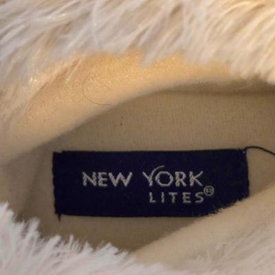 LOT 28: Women's Lounge Pants. 2 Long Sleeve Shirts, and 2 Pairs of Slippers