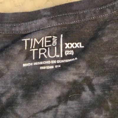 LOT 29: Two Pairs of Women's Lounge Pants, 4 Tank Tops, and 1 Long Sleeve Shirt- Plus Size