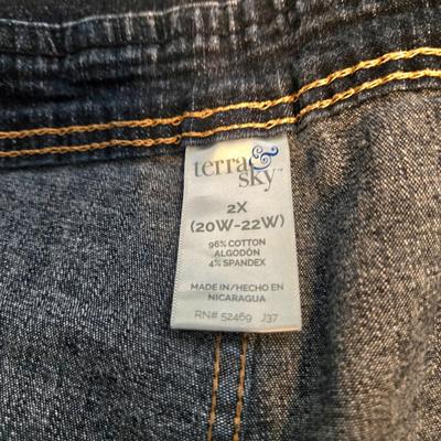 LOT 30: Women's Plus Size Cargo Shorts, Capris, and 3 Pairs of Jean Shorts