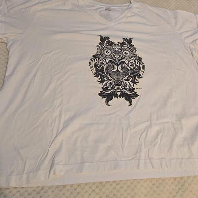 LOT 33: Women's Lounge Pants, Two Pairs of Slippers, and Two DelSol TShirts Which Change Color in Sunlight