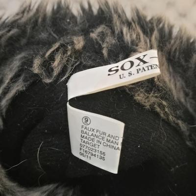 LOT 33: Women's Lounge Pants, Two Pairs of Slippers, and Two DelSol TShirts Which Change Color in Sunlight