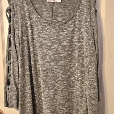 LOT 34: Four Women's Tops Sz. 3x