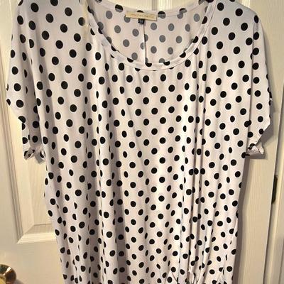 LOT 34: Four Women's Tops Sz. 3x