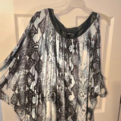 LOT 35: Two Jennifer Lopez Women's Tops- Sz. 2X