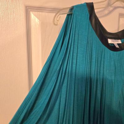 LOT 35: Two Jennifer Lopez Women's Tops- Sz. 2X