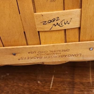 Pair of longaberger serving baskets with serve it up