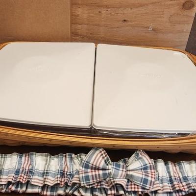 Pair of longaberger serving baskets with serve it up