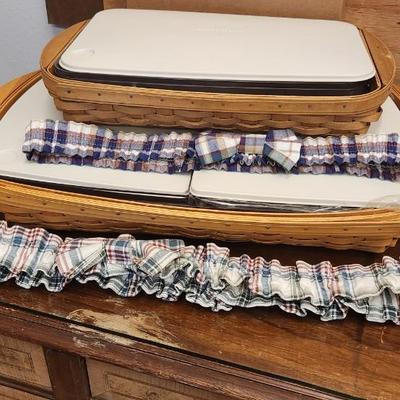 Pair of longaberger serving baskets with serve it up