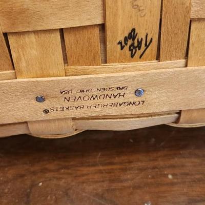 Pair of longaberger serving baskets with serve it up