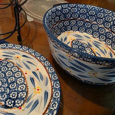 Temp-tations Old World Blue 1.5 Qt Oval Baker w/ Lid & Wire Rack – By Tara