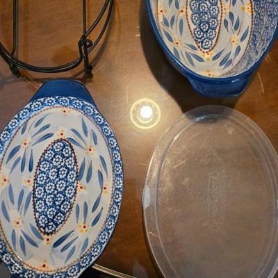 Temp-tations Old World Blue 2 Qt Oval Baker w/ Lid & Wire Rack – By Tara