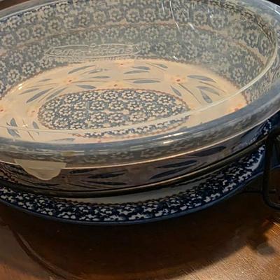 Temp-tations Old World Blue 2.5 Qt Oval Baker w/ Lid & Wire Rack – By Tara