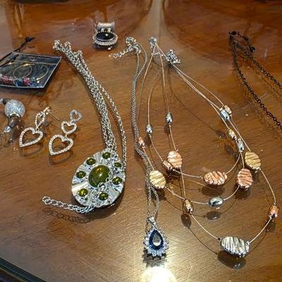Costume Jewelry Bundle Lot (Necklaces, Earrings, Bracelets) – Rhinestone & Beaded Mix