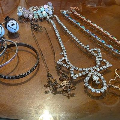 Vintage-Inspired Costume Jewelry Statement Bundle