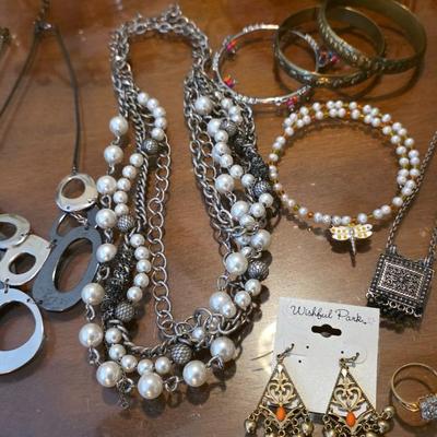 Mixed Costume Jewelry Bundle – Necklaces, Bracelets, Earrings & Rings Lot