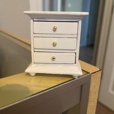 Mini dollhouse dresser